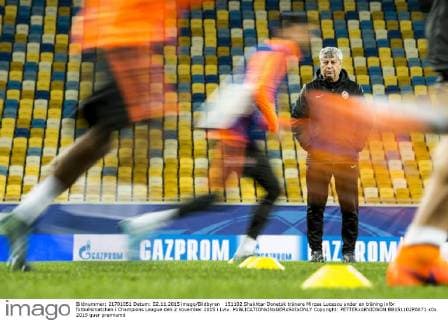 151102 Shakhtar Donetsk tränare Mircea Lucescu under en träning inför fotbollsmatchen i Champions League den 2 november 2015 i Lviv.  Copyright: PETTERxARVIDSON BB151102PA071