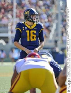 October 31, 2015: Jared Goff of the Cal Bears in action during a 27-21 loss to the USC Trojans at Kabam Field at California Memorial Stadium in Berkley,CA. NCAA College League USA Football 2015: USC vs Cal OCT 31 - ZUMAcp4_