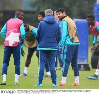 Chelsea s Jose Mourinho talks to Diego Costa during training UEFA Champions League - Chelsea Training & press conference PK Pressekonferenz Cobham - England - 3rd November 2015 - Picture David Klein Sportimage EDITORIAL USE ONLY. No use with unauthorised audio, video, data, fixture lists, club league logos or live services. Online in-match use limited to 120 images, no video emulation. No use in betting, games or single club league player publications.