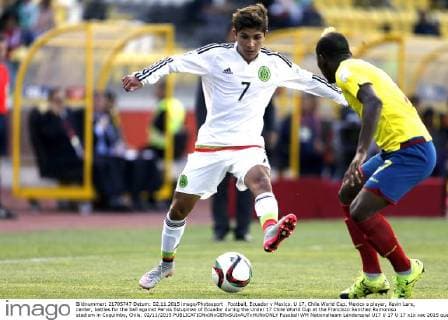 Football, Ecuador v Mexico. U 17, Chile World Cup. Mexico s player, Kevin Lara, center, battles for the ball against Pervis Estupinan of Ecuador during the Under 17 Chile World Cup at the Francisco Sanchez Rumoroso stadium in Coquimbo, Chile. 02 11 2015 