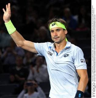 David Ferrer of Spain acknowledges the crowd after winning his BNP Paribas Masters second round match against Alexandr Dolgopolov of Ukraine in Paris on November 3, 2015. Ferrer defeated Dolgopolov 6-2, 6-2 to advance to the third round.  PAR20151103715 DAVIDxSILPA