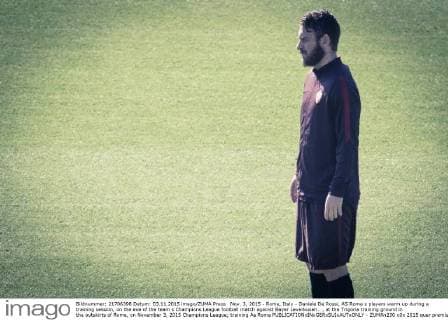 Nov. 3, 2015 - Rome, Italy - Daniele De Rossi, AS Roma s players warm up during a training session, on the eve of the team s Champions League football match against Bayer Leverkusen.. , at the Trigoria training ground in the outskirts of Rome, on November 3, 2015 Champions League; training As Roma  - ZUMAn230