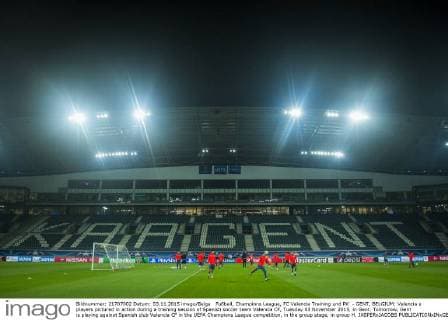 Fußball, Champions League, FC Valencia Training und PK - GENT, BELGIUM: Valencia s players pictured in action during a training session of Spanish soccer team Valencia CF, Tuesday 03 November 2015, in Gent. Tomorrow, Gent is playing against Spanish club Valencia CF in the UEFA Champions League competition, in the group stage, in group H. JASPERxJACOBS  x04732835x