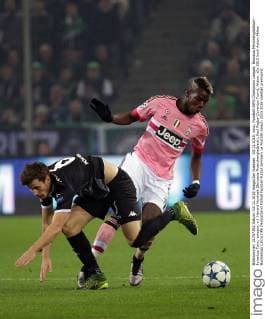 03.11.2015, xovx, Fussball UEFA Champions League, Borussia Mönchengladbach - Juventus Turin, emspor, v.l. Havard Nordveit (Borussia Moenchengladbach), Paul Pogba (Juventus Turin), Aktion.