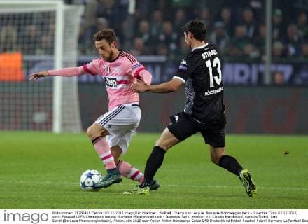 Fußball, Champions League, Borussia Mönchengladbach - Juventus Turin 03.11.2015, xovx, Fussball UEFA Champions League, Borussia Mönchengladbach - Juventus Turin, emspor, v.l. Claudio Marchisio (Juventus Turin), Lars Stindl (Borussia Moenchengladbach), Aktion.