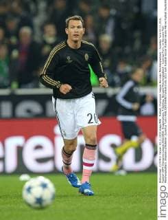 Fußball, Champions League, Borussia Mönchengladbach - Juventus Turin 03.11.2015, Fussball UEFA Champions League 2015 2016, Gruppenphase, 4.Spieltag, Borussia Mönchengladbach - Juventus Turin, im Borussia-Park Mönchengladbach. Stephan Lichtsteiner (Juventus Turin) 