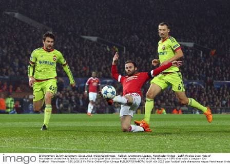 Fußball, Champions League, Manchester United - ZSKA Moskau Juan Mata of Manchester United ManU fails to connect to a long ball into the box - Manchester United vs CSKA Moscow - UEFA Champion s League - Old Trafford - Manchester - 03 11 2015 Pic Philip Oldham SportImage EDITORIAL USE ONLY. No use with unauthorised audio, video, data, fixture lists, club league logos or live services. Online in-match use limited to 120 images, no video emulation. No use in betting, games or single club league player publications.