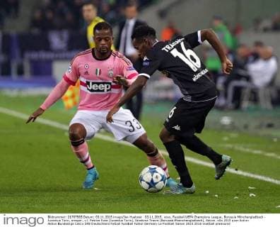 03.11.2015, xovx, Fussball UEFA Champions League, Borussia Mönchengladbach - Juventus Turin, emspor, v.l. Patrice Evra (Juventus Turin), Ibrahima Traore (Borussia Moenchengladbach), Aktion.