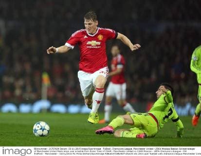 Fußball, Champions League, Manchester United - ZSKA Moskau Bastian Schweinsteiger of Manchester United ManU skips over a tackle from Zoran Tosic of CSKA - Manchester United vs CSKA Moscow - UEFA Champion s League - Old Trafford - Manchester - 03 11 2015 Pic Philip Oldham SportImage EDITORIAL USE ONLY. No use with unauthorised audio, video, data, fixture lists, club league logos or live services. Online in-match use limited to 120 images, no video emulation. No use in betting, games or single club league player publications.