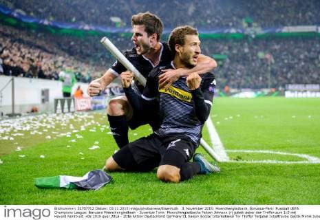 3. November 2015: Moenchengladbach, Borussia-Park: Fussball UEFA Champions League: Borussia Moenchengladbach - Juventus Turin: Moenchengladbachs Fabian Johnson (r) jubelt ueber den Treffer zum 1:0 mit Havard Nordtveit.