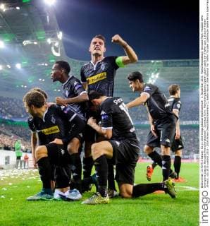 3. November 2015: Moenchengladbach, Borussia-Park: Fussball UEFA Champions League: Borussia Moenchengladbach - Juventus Turin: Moenchengladbachs Spieler jubeln ueber den Treffer zum 1:0 durch Fabian Johnson.