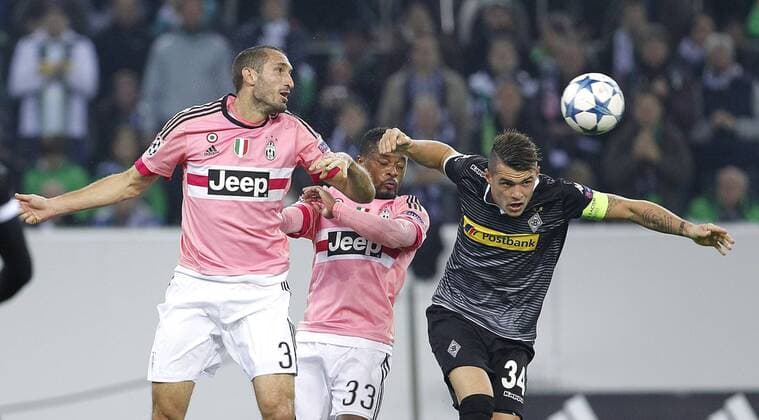 Giorgio Chiellini(Juventus Turin) (L) challenges Granit Xhaka (Bor. Moenchengladbach) during the Championsleague match between Borussia Moenchengladbach and Juventus Turin, Borussiapark in Moenchengladbach on November 3., 2015. Borussia Mönchengladbach vs. Juventus Turin in der Champions League der Saison 2015 2016 am 3. November 2015.