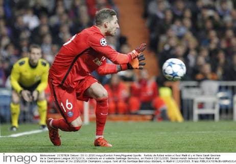 Partido de futbol entre el Real Madrid y el Paris Saint Germain de la Champions League 2015 2016, celebrado en el estadio Santiago Bernabeu, en Madrid 03 11 2015. Soccer match between Real Madrid and Paris Saint Germain of the 2015 2016 Champions League, held at the Santiago Bernabeu stadium, in Madrid 11 03 2015. Trapp 
