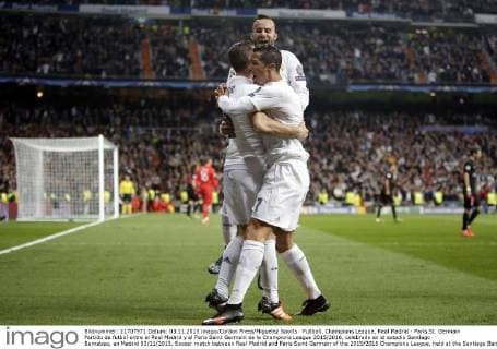 Fußball, Champions League, Real Madrid - Paris St. Germain Partido de futbol entre el Real Madrid y el Paris Saint Germain de la Champions League 2015 2016, celebrado en el estadio Santiago Bernabeu, en Madrid 03 11 2015. Soccer match between Real Madrid and Paris Saint Germain of the 2015 2016 Champions League, held at the Santiago Bernabeu stadium, in Madrid 11 03 2015. Players of Real Madrid celebrate after scoring 