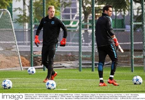 Fußball, Champions League, FC Barcelona Training und PK Nov. 3, 2015 - Barcelona, Catalonia, Spain - BARCELONA -november 03- SPAIN: Andre Ter Stegen and Claudio Bravo during the training before the Champions League match against Bate Borisov, on november 03, 2015. Photo: Barcelona Training Champions  - ZUMAn230