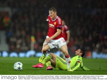 Fußball, Champions League, Manchester United - ZSKA Moskau Bastian Schweinsteiger of Manchester United ManU skips over a tackle from Zoran Tosic of CSKA - Manchester United vs CSKA Moscow - UEFA Champion s League - Old Trafford - Manchester - 03 11 2015 Pic Philip Oldham SportImage EDITORIAL USE ONLY. No use with unauthorised audio, video, data, fixture lists, club league logos or live services. Online in-match use limited to 120 images, no video emulation. No use in betting, games or single club league player publications.
