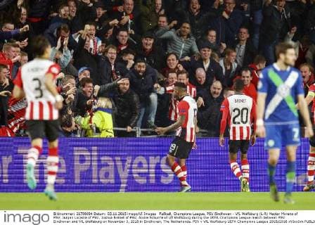 Fußball, Champions League, PSV Eindhoven - VfL Wolfsburg (L-R) Hector Moreno of PSV, Jurgen Locadia of PSV, Joshua Brenet of PSV, Andre Schurrle of Vfl Wolfsburg during the UEFA Champions League match between PSV Eindhoven and VfL Wolfsburg on November 3, 2015 in Eindhoven, The Netherlands. PSV v VfL Wolfsburg UEFA Champions League 2015 2016 xVIxxIVx 4540888