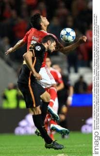 Fußball, Champions League, Benfica Lissabon - Galatasaray Istanbul UEFA Champions League Group C football match between Benfica and Galatasaray at Estadio da Luz Stadium in Lisbon, Portugal on 03 November , 2015. Pictured: Raul Jimenez of Benfica and Hakan Balta of Galatasaray. 