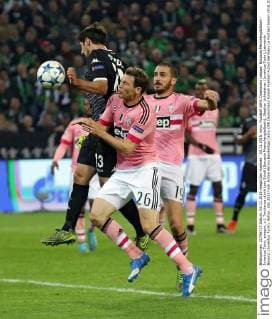 03.11.2015, xovx, Fussball UEFA Champions League, Borussia Menchengladbach - Juventus Turin, emspor, v.l. Torchance durch Lars Stindl (Borussia Moenchengladbach), Stephan Lichtsteiner (Juventus Turin), Leonardo Bonucci (Juventus Turin), Aktion.