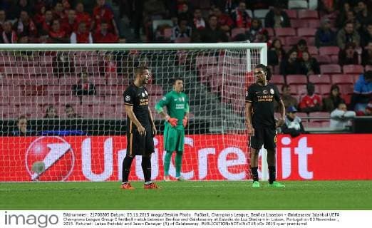 Fußball, Champions League, Benfica Lissabon - Galatasaray Istanbul UEFA Champions League Group C football match between Benfica and Galatasaray at Estadio da Luz Stadium in Lisbon, Portugal on 03 November , 2015. Pictured: Lukas Podolski and Jason Denayer (R) of Galatasaray. 