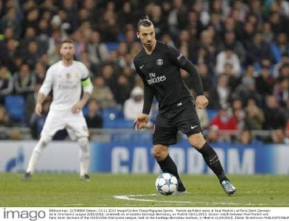 Partido de futbol entre el Real Madrid y el Paris Saint Germain de la Champions League 2015 2016, celebrado en el estadio Santiago Bernabeu, en Madrid 03 11 2015. Soccer match between Real Madrid and Paris Saint Germain of the 2015 2016 Champions League, held at the Santiago Bernabeu stadium, in Madrid 11 03 2015. Zlatan Ibrahimovic 