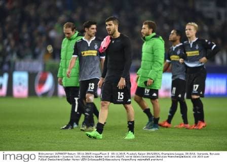 03.11.2015, Fussball, Saison 2015 2016, Champions League, 2015 16, Vorrunde, Borussia Mönchengladbach - Juventus Turin, Gladbachs Spieler nach dem Abpfiff, vorne Alvaro Dominguez (Borussia Moenchengladbach)