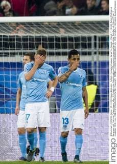 Fußball, Champions League, Schachtar Donezk - Malmö FF 151103 Malmö FFs Rasmus Bengtsson och Yoshimar Yot?n deppar efter 4-0 malet under fotbollsmatchen i Champions League mellan Shakhtar Donetsk och Malmö FF den 3 november 2015 i Lviv.  Copyright: PETTERxARVIDSON BB151103PA109