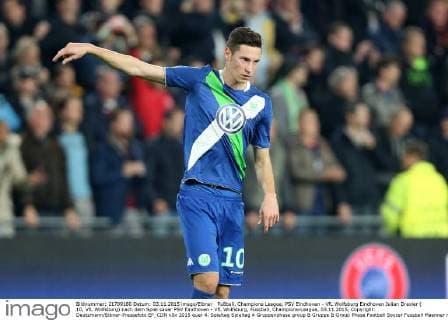 Fußball, Champions League, PSV Eindhoven - VfL Wolfsburg Eindhoven Julian Draxler ( 10, VfL Wolfsburg) nach dem Spiel sauer PSV Eindhoven - VfL Wolfsburg, Fussball, Champions-League, 03.11.2015, Copyright: Deutzmann Eibner-Pressefoto EP_CDN