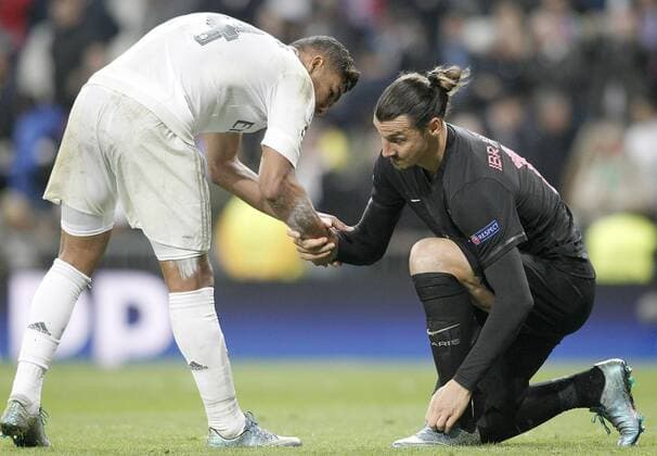 Real Madrid s Casemiro (l) and Paris Saint-Germain s Zlatan Ibrahimovic during Champions League 2014 2015 Semi-finals 2nd leg match. November 3,2015.  (2015110352)