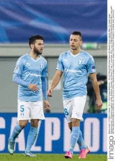 151103 Malmö FFs Erdal Rakip och Nikola Djurjic deppar efter 2-0 malet under fotbollsmatchen i Champions League mellan Shakhtar Donetsk och Malmö FF den 3 november 2015 i Lviv.  Copyright: PETTERxARVIDSON BB151103PA160