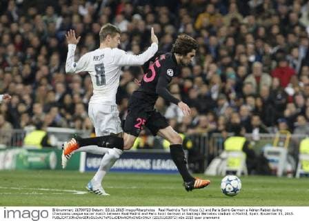 Real Madrid s Toni Kroos (L) and Paris Saint-Germain s Adrien Rabiot during Champions League soccer match between Real Madrid and Paris Saint Germain at Santiago Bernabeu stadium in Madrid, Spain. November 03, 2015.  (20151103072)