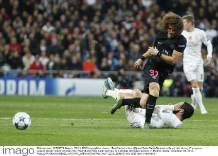 Real Madrid s Isco (R) and Paris Saint-Germain s David Luiz during Champions League soccer match between Real Madrid and Paris Saint Germain at Santiago Bernabeu stadium in Madrid, Spain. November 03, 2015.  (20151103103)