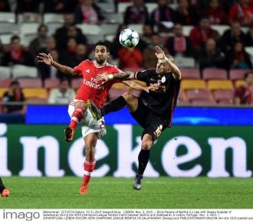 LISBON, Nov. 3, 2015 -- Silvio Pereira of Benfica (L) vies with Wesley Sneijder of Galatasaray during the UEFA Champions League football match between Benfica and Galatasaray in Lisbon, Portugal, Nov. 3, 2015. ) (SP)PORTUGAL-LISBON-SOCCER-UEFA CHAMPIONS LEAGUE-BENFICA VS GALATASARAY ZhangxLiyun 