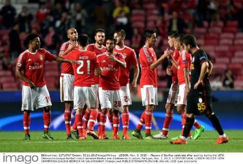 LISBON, Nov. 3, 2015 -- Players of Benfica celebrate after scoring during the UEFA Champions League football match between Benfica and Galatasaray in Lisbon, Portugal, Nov. 3, 2015. ) (SP)PORTUGAL-LISBON-SOCCER-UEFA CHAMPIONS LEAGUE-BENFICA VS GALATASARAY ZhangxLiyun 