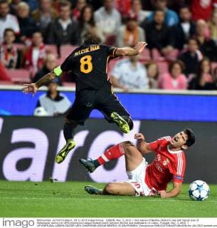 LISBON, Nov. 3, 2015 -- Nico Gaitan of Benfica (Bottom) vies with Selcuk Inan of Galatasaray during the UEFA Champions League football match between Benfica and Galatasaray in Lisbon, Portugal, Nov. 3, 2015. ) (SP)PORTUGAL-LISBON-SOCCER-UEFA CHAMPIONS LEAGUE-BENFICA VS GALATASARAY ZhangxLiyun 