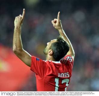 LISBON, Nov. 3, 2015 -- Jonas Oliveira of Benfica celebrates after scoring during the UEFA Champions League football match between Benfica and Galatasaray in Lisbon, Portugal, Nov. 3, 2015. ) (SP)PORTUGAL-LISBON-SOCCER-UEFA CHAMPIONS LEAGUE-BENFICA VS GALATASARAY ZhangxLiyun 