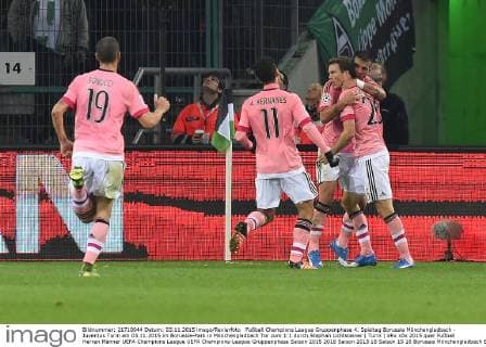 Fußball Champions League Gruppenphase 4. Spieltag Borussia Mönchengladbach - Juventus Turin am 03.11.2015 im Borussia-Park in Mönchengladbach Tor zum 1:1 durch Stephan Lichtsteiner ( Turin ) xRx