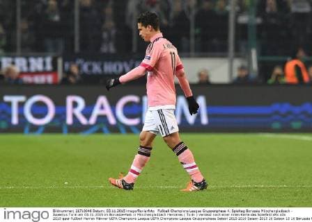 Fußball Champions League Gruppenphase 4. Spieltag Borussia Mönchengladbach - Juventus Turin am 03.11.2015 im Borussia-Park in Mönchengladbach Hernanes ( Turin ) verlässt nach einer roten Karte das Spielfeld xRx