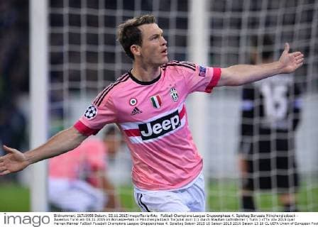 Fußball Champions League Gruppenphase 4. Spieltag Borussia Mönchengladbach - Juventus Turin am 03.11.2015 im Borussia-Park in Mönchengladbach Torjubel zum 1:1 durch Stephan Lichtsteiner ( Turin ) xTTx