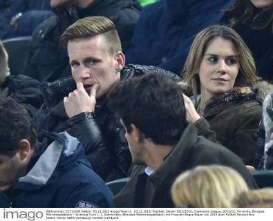 03.11.2015, Fussball, Saison 2015 2016, Champions League, 2015 16, Vorrunde, Borussia Mönchengladbach - Juventus Turin 1:1, Andre Hahn (Borussia Moenchengladbach) mit Freundin Ragna Bauer
