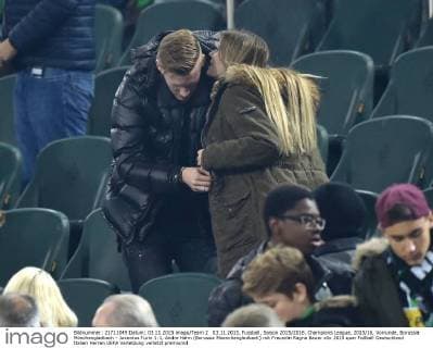 03.11.2015, Fussball, Saison 2015 2016, Champions League, 2015 16, Vorrunde, Borussia Mönchengladbach - Juventus Turin 1:1, Andre Hahn (Borussia Moenchengladbach) mit Freundin Ragna Bauer