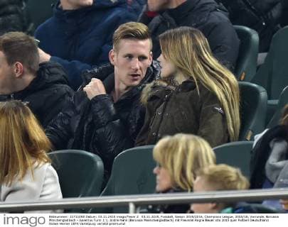 03.11.2015, Fussball, Saison 2015 2016, Champions League, 2015 16, Vorrunde, Borussia Mönchengladbach - Juventus Turin 1:1, Andre Hahn (Borussia Moenchengladbach) mit Freundin Ragna Bauer