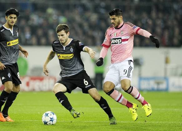 Stadion im Borussia-Park, Mönchengladbach 3.11.2015, UEFA Champions League Saison 2015 16 Vorrunde, 4. Spieltag, Borussia Mönchengladbach (Moenchengladbach, Gladbach) vs. Juventus Turin (Juve) ---- Havard Nordtveit (MGLB), Alvaro Morata (Juve)
