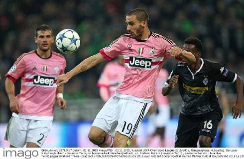 03.11.2015, Fussball UEFA Champions League 2015 2016, Gruppenphase, 4.Spieltag, Borussia Mönchengladbach - Juventus Turin, im Borussia-Park Mönchengladbach. v.l. Stefano Sturaro (Juventus Turin) , Leonardo Bonucci (Juventus Turin) gegen Ibrahima Traore (Gladbach) 