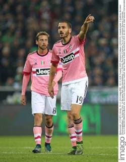03.11.2015, Fussball UEFA Champions League 2015 2016, Gruppenphase, 4.Spieltag, Borussia Mönchengladbach - Juventus Turin, im Borussia-Park Mönchengladbach. v.l. Claudio Marchisio (Juventus Turin) und Leonardo Bonucci (Juventus Turin) 