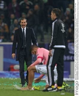 03.11.2015, Fussball UEFA Champions League 2015 2016, Gruppenphase, 4.Spieltag, Borussia Mönchengladbach - Juventus Turin, im Borussia-Park Mönchengladbach. Trainer Massimiliano Allegri (li., Juventus Turin) 