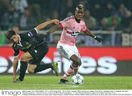 03.11.2015, Fussball UEFA Champions League 2015 2016, Gruppenphase, 4.Spieltag, Borussia Mönchengladbach - Juventus Turin, im Borussia-Park Mönchengladbach. v.l. Lars Stindl (Gladbach) gegen Paul Pogba (Juventus Turin) 