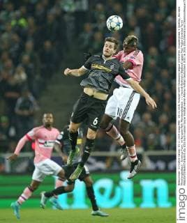 03.11.2015, Fussball UEFA Champions League 2015 2016, Gruppenphase, 4.Spieltag, Borussia Mönchengladbach - Juventus Turin, im Borussia-Park Mönchengladbach. v.l. Havard Nordtveit (Gladbach) gegen Paul Pogba (Juventus Turin) 