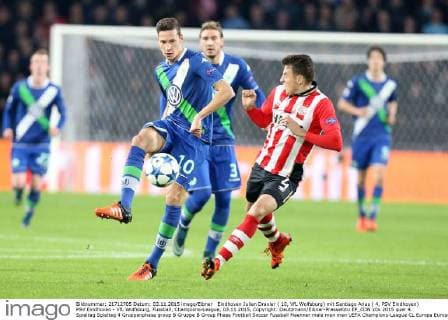 Eindhoven Julian Draxler ( 10, VfL Wolfsburg) mit Santiago Arias ( 4, PSV Eindhoven) PSV Eindhoven - VfL Wolfsburg, Fussball, Champions-League, 03.11.2015, Copyright: Deutzmann Eibner-Pressefoto EP_CDN
