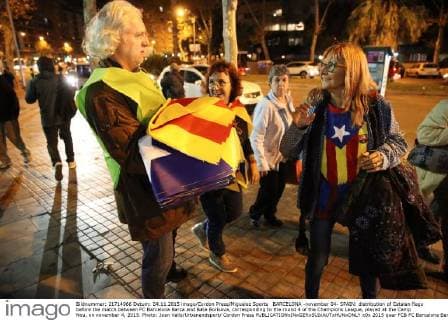 BARCELONA -november 04- SPAIN: distribution of Catalan flags before the match between FC Barcelona Barca and Bate Borisova, corresponding to the round 4 of the Champions League, played at the Camp Nou, on november 4, 2015. Photo: Joan Valls Urbanandsport Cordon Press 